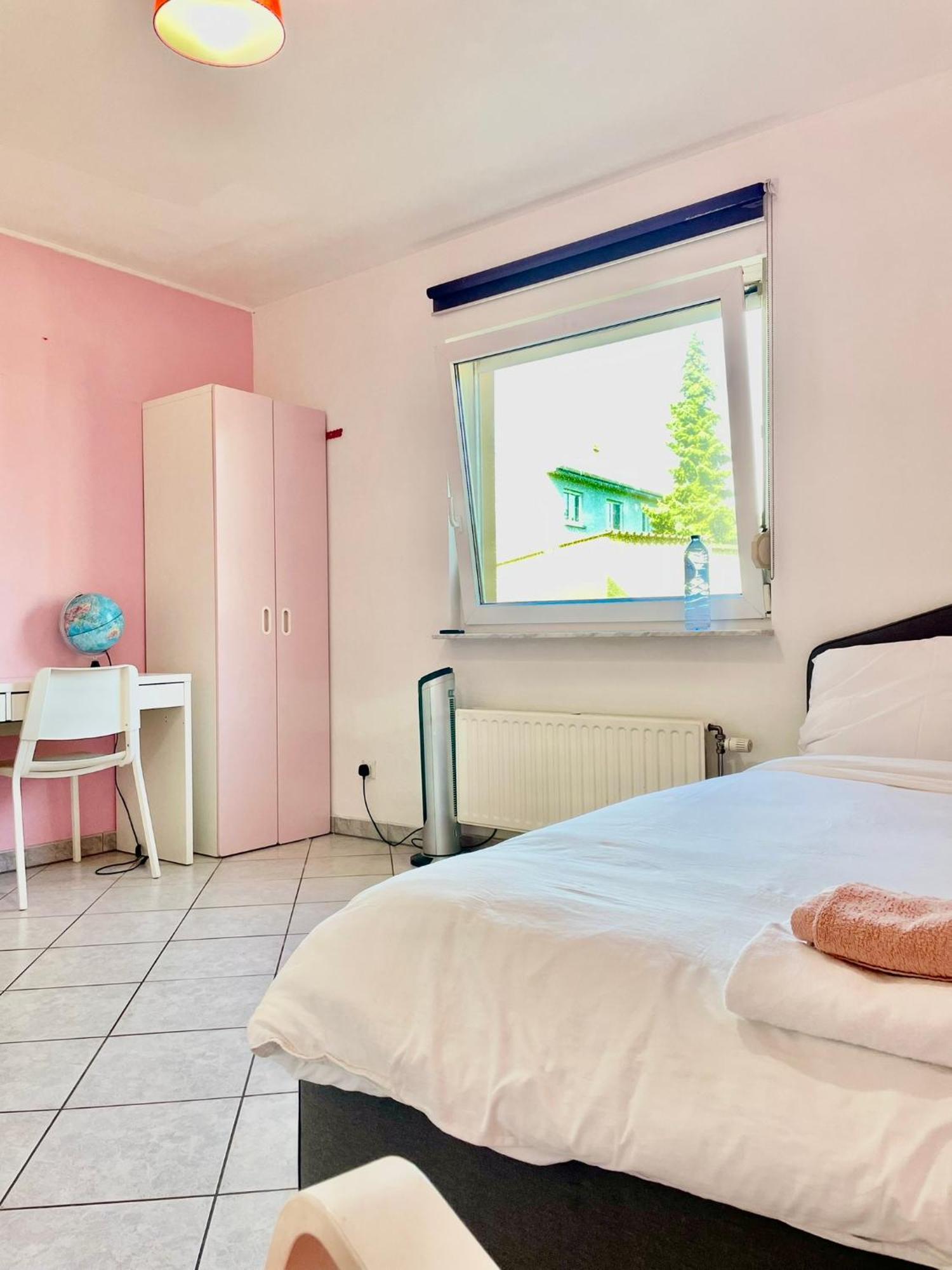 Large Room In Schuttrange Free Parking 10Mins To Airport Excellent Customer Services المظهر الخارجي الصورة